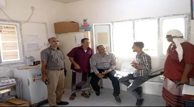 مدير مكتب الصحة بمديرية تبن وفريق من منظمة كير يقو...
