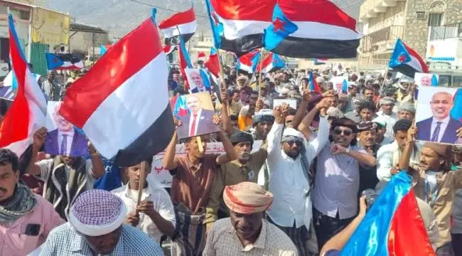 مسيرة جماهيرية في حديبوه بسقطرى تندد بالوصاية السع...