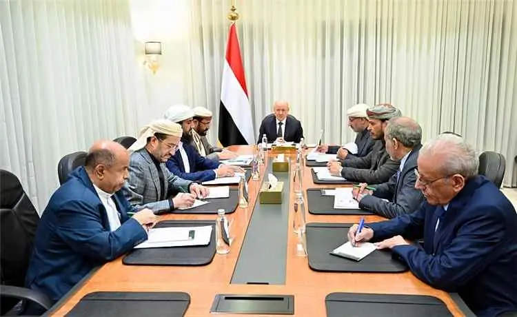 مشائخ وأعيان ووجهاء تعز يعلنون تأييدهم ودعمهم لمعر...