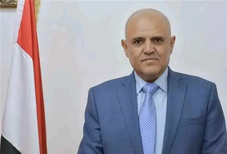 محافظ تعز يدعو إلى اصطفاف وطني خلف الرئيس العليمي لاستكمال التحرير وإنهاء الانقلاب