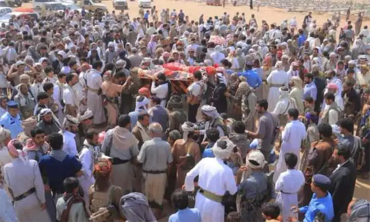 مأرب تشيّع أربعة جنود استشهدوا في هجوم حوثي بطائرة...