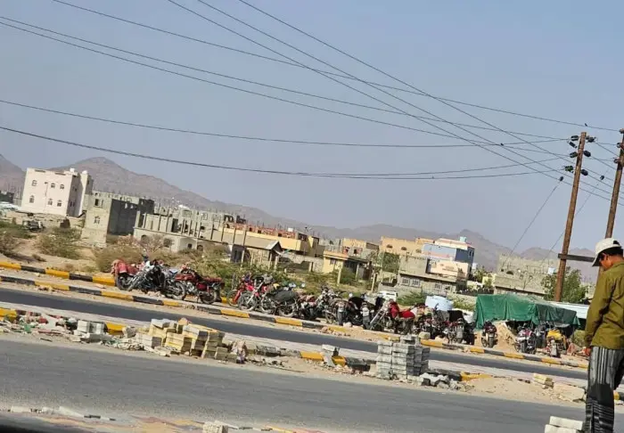 قوات إخوانية في عتق ترفض إطلاق سراح ملاك الدراجات...