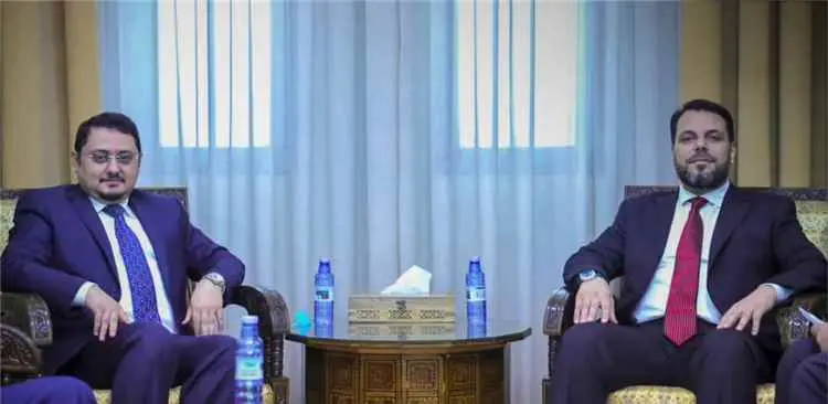 القائم بأعمال سفارة بلادنا في دمشق يستعرض مع مسؤول سوري مستجدات الأوضاع في اليمن