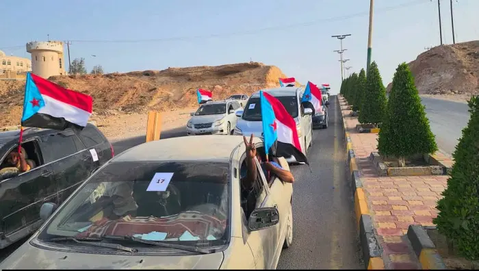 مسيرة بالمركبات في الغيضة رفضا للوصاية والمطالبة باستعادة الدولة