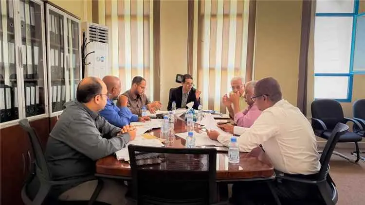 لجنة مراجعة أوضاع متعاقدي تربية ساحل حضرموت برئاسة...