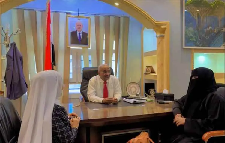 وزير الإدارة المحلية يبحث مع مديرة تنمية المرأة با...