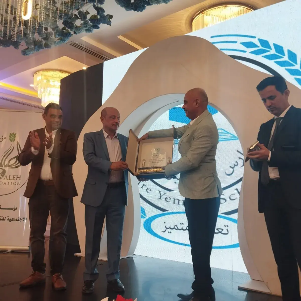 القاهرة.. حفل تخرج 70 طالبًا وطالبة من مدرستي العر...