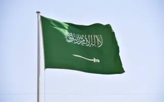 السعودية تعلن استهداف سفينة تابعة لإحدى شركاتها في البحر الأحمر وتؤكد سلامة طاقمها