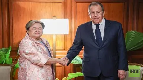 لافروف ونظيرته الفلبينية يبحثان التعاون في مجالي ا...