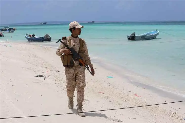الحوثيون يعلنون استهداف ناقلتين سعوديتين في البحر الأحمر
