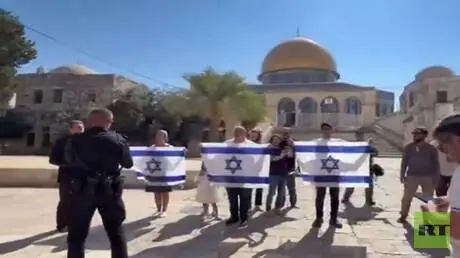 القدس.. مئات المستوطنين يقتحمون المسجد الأقصى