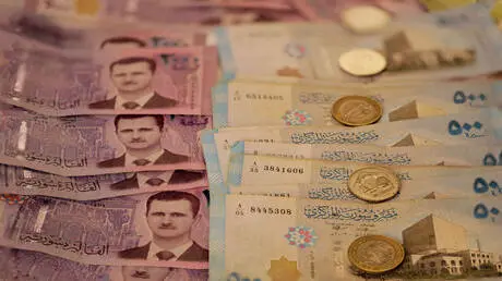 سوريا.. العملة القديمة خارج إطار التداول بين التاج...