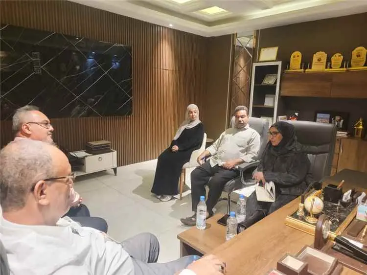 السباعي تؤكد أهمية تنظيم المشاركة المجتمعية وتعزيز الشراكة مع السلطات المحلية للارتقاء بالخدمات الصحية في مديرية صيرة