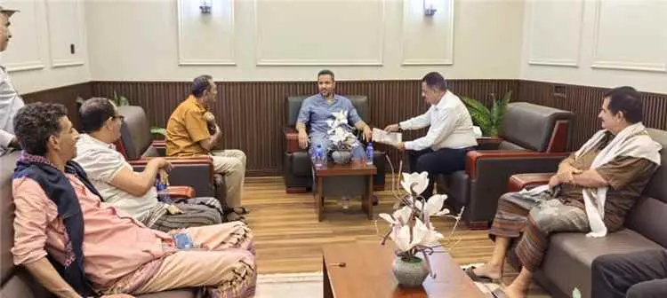 محافظ لحج يوجه بتدشين حملة لإزالة العشوائيات وتنظي...
