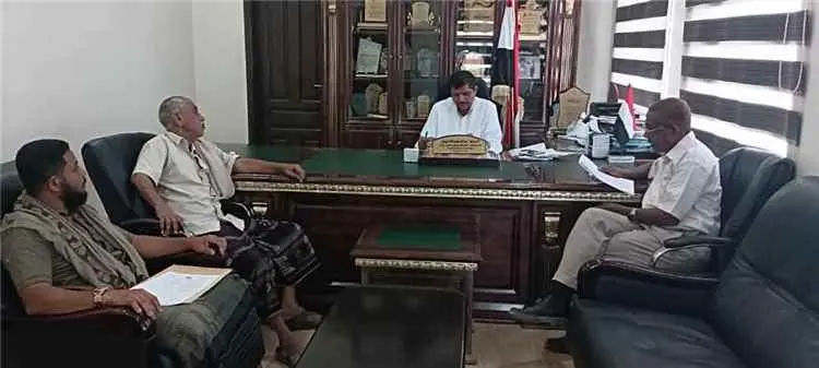 أمين عام محلي المهرة يناقش مع قيادة مكتب الصحة زيا...