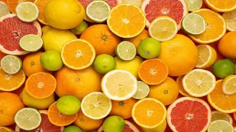 مركب طبيعي في الحمضيات يحارب تراكم الدهون في الكبد