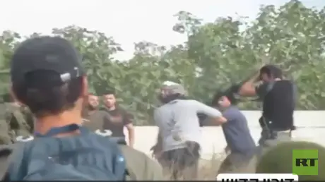 بالفيديو.. لحظة انتزاع السلاح وإطلاق النار في مواج...