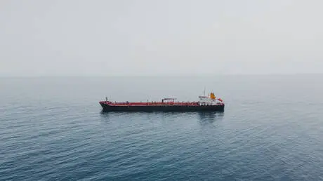 ناقلتا نفط سعودي تفلتان من حصار الحوثيين