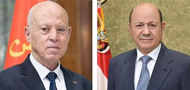 رئيس مجلس القيادة يهنئ بذكرى عيد الجمهورية في تونس