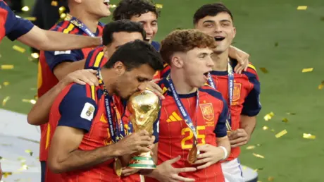 رودري من منصة التتويج بكأس العالم إلى غرفة العمليا...