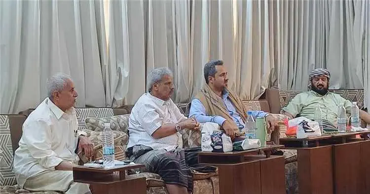 محافظ لحج "الحالمي "يزور مستشار مجلس القيادة الفريق "أحمد تركي" ويؤكدان على وحدة الصف وتعزيز الاستقرار بالمحافظة