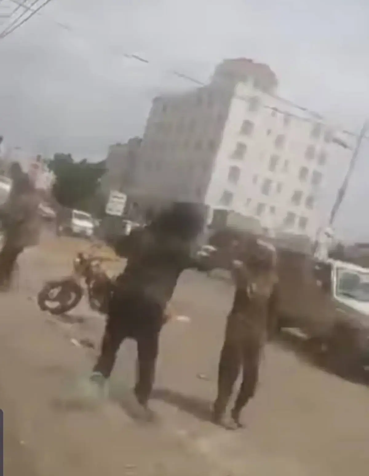 مقتل مواطن في اشتباكات بين قبائل قيفة ومسلحي عصابة...