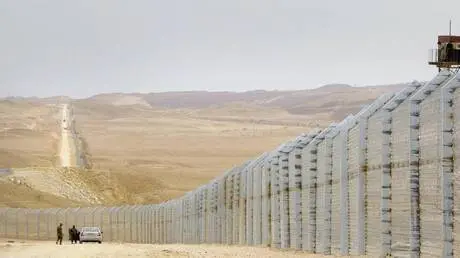 صحيفة عبرية تكشف: مصر تسارع بنشر قوات دولية وتجهز...