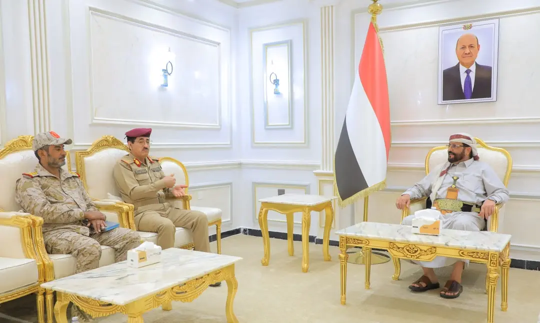 العرادة يؤكد خلال لقائه وزير الدفاع ورئيس الأركان أن الدفاع عن الجمهورية معركة مصيرية ويشدد على رفع الجاهزية