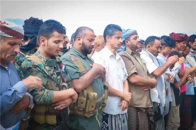 بموكب جنائزي مهيب يتقدمه محافظ الضالع.. تشييع الشه...