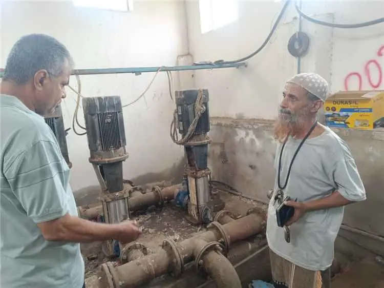 مدير عام مديرية المعلا يوجه برفع تقرير عاجل باحتياجات صيانة مضخة مياه الشيخ إسحاق