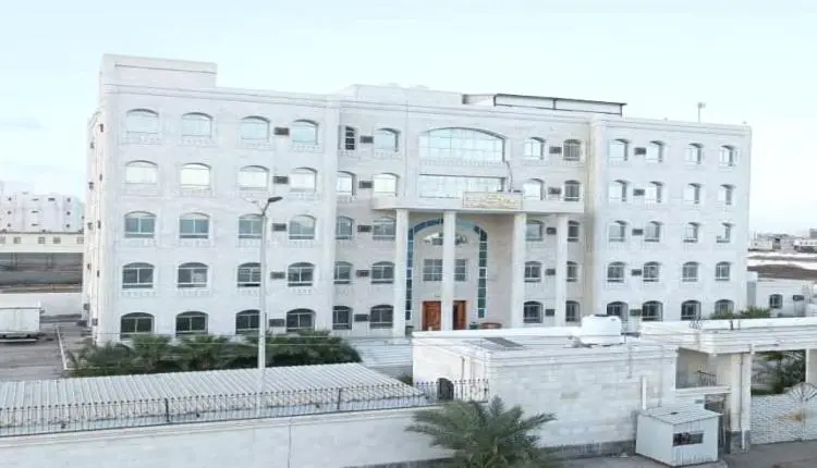 خطبة نارية عن سجون مأرب تهز اليمن.. والنائب العام يفتح تحقيق عاجل في اتهامات الشيخ عبادي