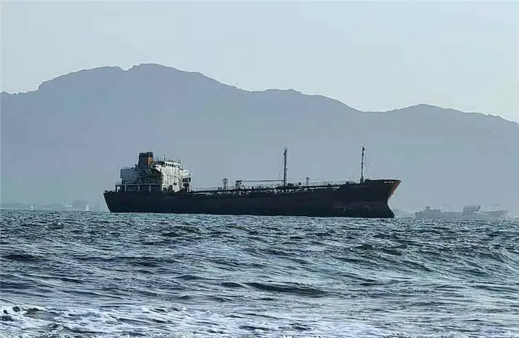 رويترز : حرب إيران تمتد إلى البحر الأحمر وبحر قزوين وسط حالة من الهدوء في الخليج