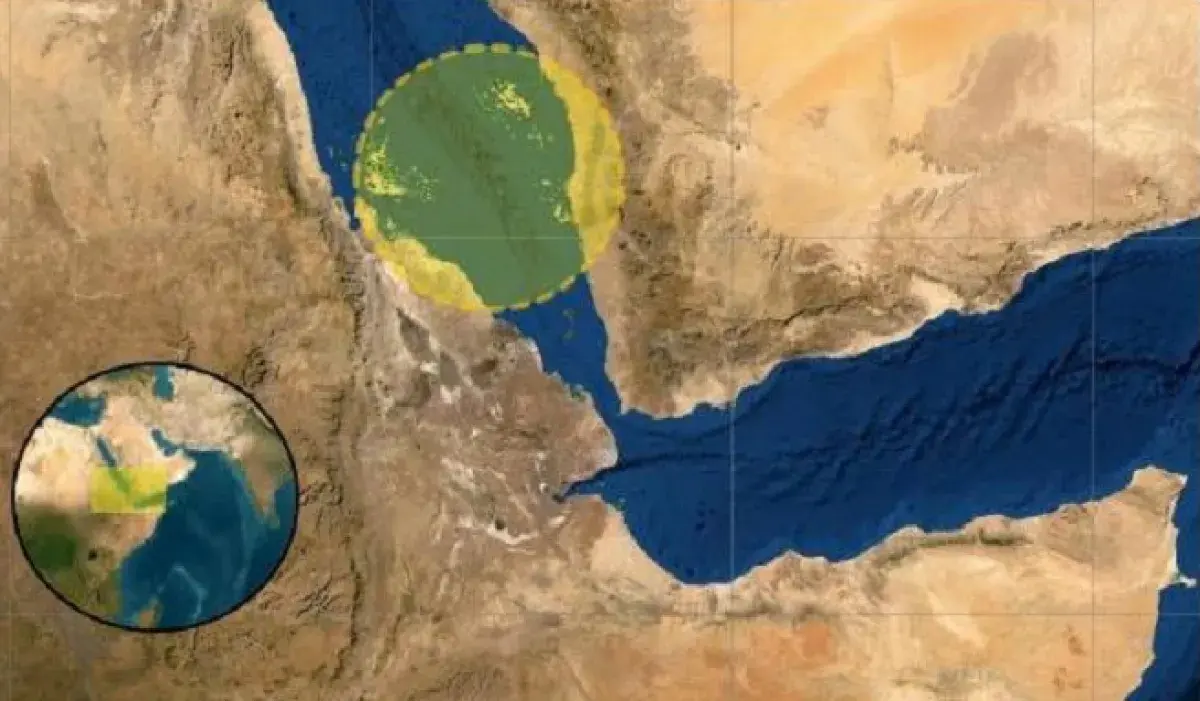 مقذوف مجهول يسقط قرب ناقلة نفط في جنوب البحر الأحم...