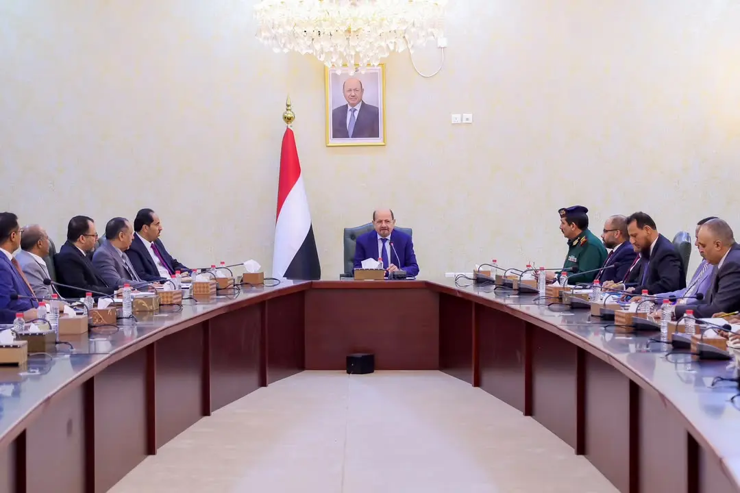 رئيس الوزراء يترأس في عدن اجتماع حكومي لمراجعة مست...