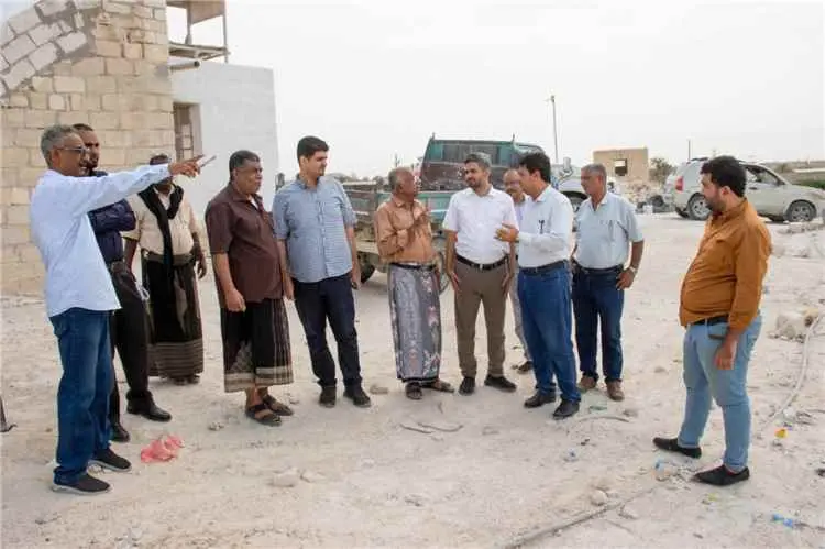المدير العام يتفقد مواقع المحاجر بمديرية غيل باوزير