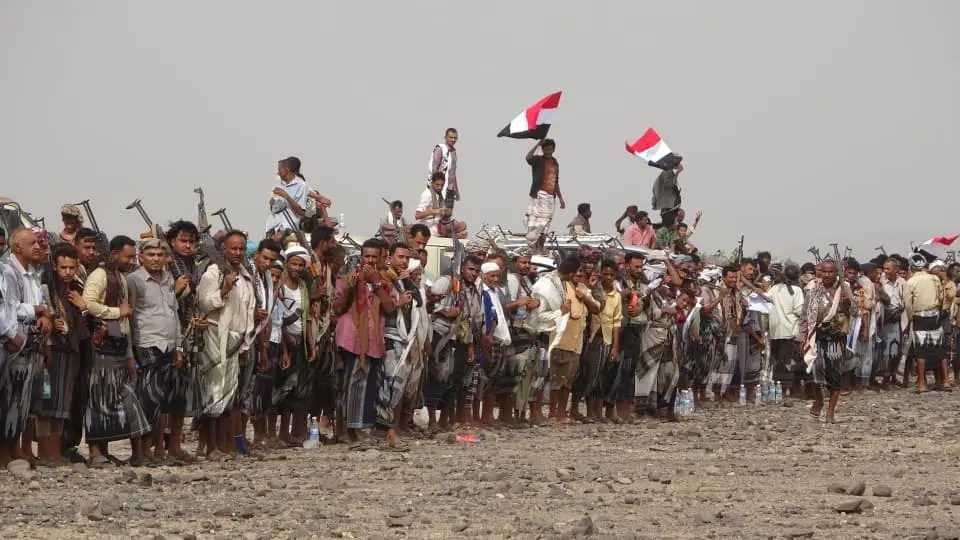 أبناء موزع في تعز يعلنون تأييدهم لقرارات مجلس القيادة الرئاسي