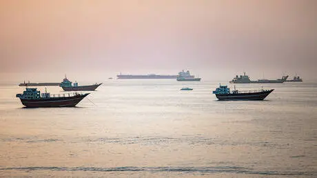 إيران وعُمان تبحثان تنظيم حركة الملاحة في مضيق هرم...