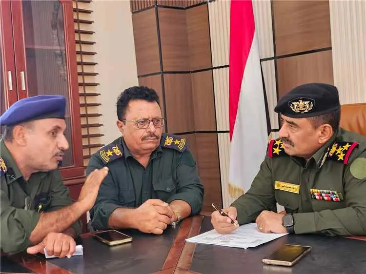 مدير عام شرطة شبوة يناقش الأوضاع الأمنية والخدمية...