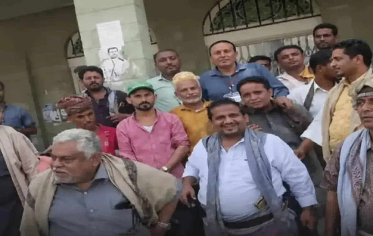 مليشيا الحوثي تفصل 30 موظفاً من أبناء تهامة في فرع...