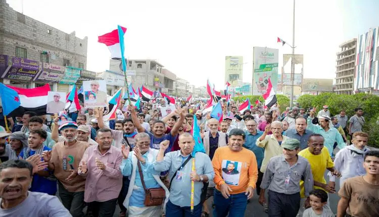 وقفة احتجاجية ومسيرة جماهيرية حاشدة في المنصورة تؤ...
