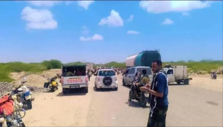 مسلحون يختطفون باص ركاب في أبين بعد ترويع النساء و...