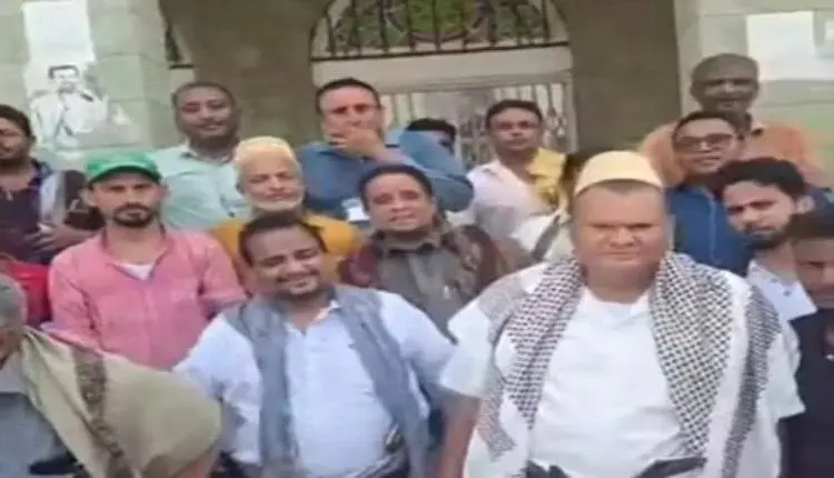 الحوثي يفصل أكثر من 30 موظف من أبناء تهامة ويستبدل...