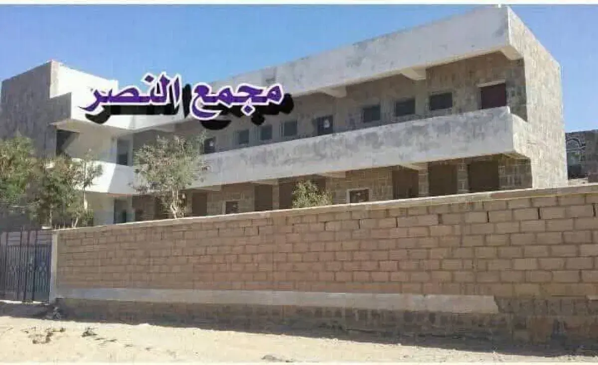 إغلاق مدرسة في عمران يحرم مئات الطلاب من التعليم ب...