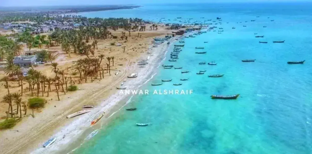 حطام قارب واختفاء صيادين بالبحر الأحمر قبالة الخوخة