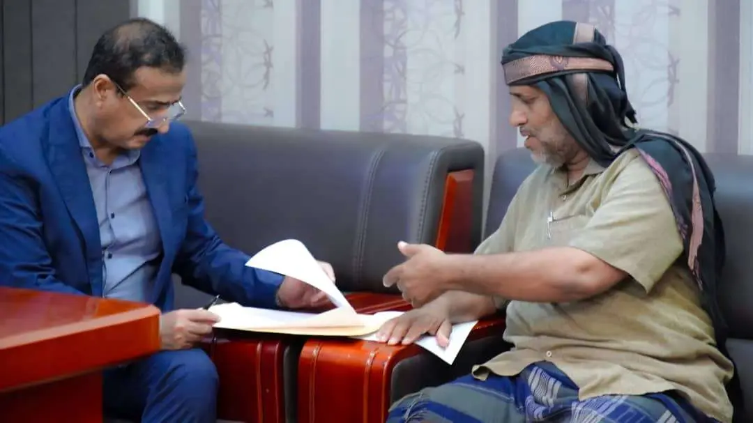 محافظ شبوة يجدد التزام بمواصلة السلطة العمل على تن...
