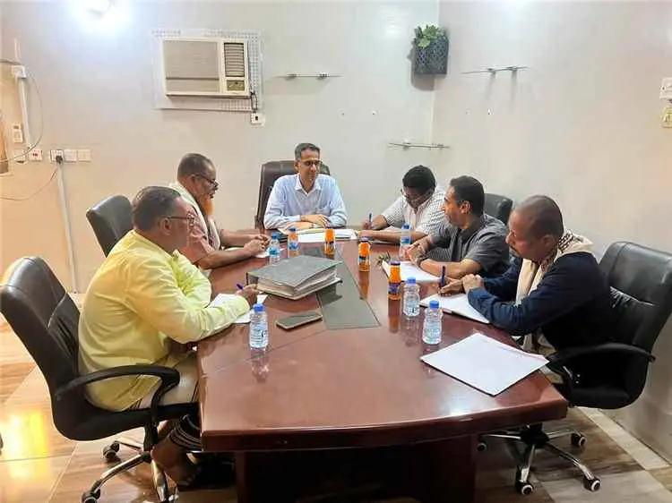 مدير عام الشؤون الاجتماعية والعمل يبحث مع ممثلي شر...