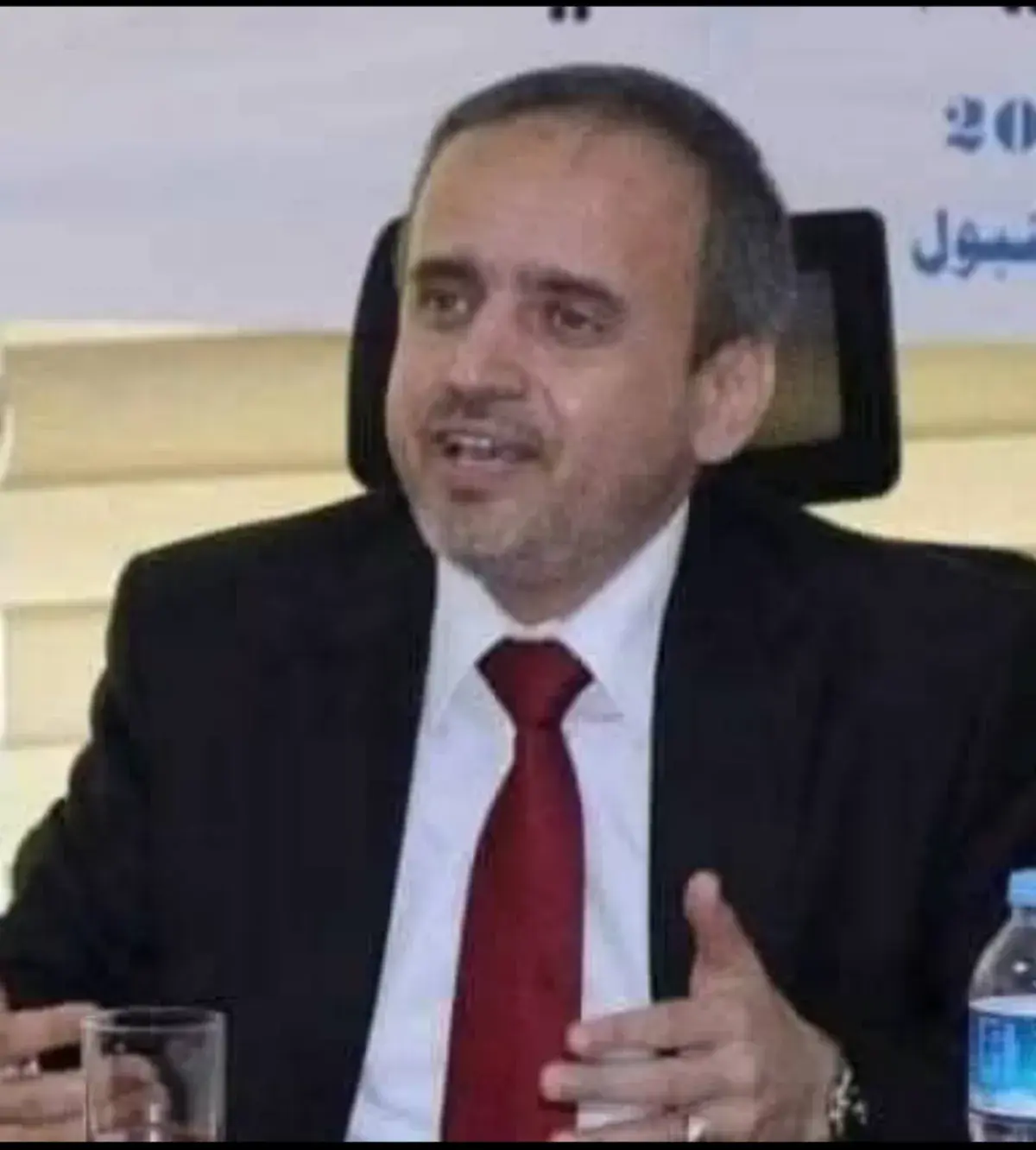 ناشطون يطالبون بمحاسبة وزير التعليم العالي السابق خالد الوصابي بتهمة فساد الابتعاث