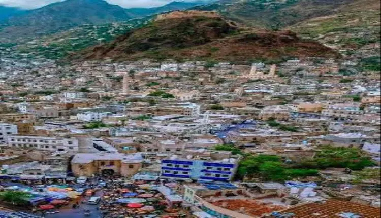 سلال قطر الخيرية تُشعل غضب الموظفين مجدداً في تعز....