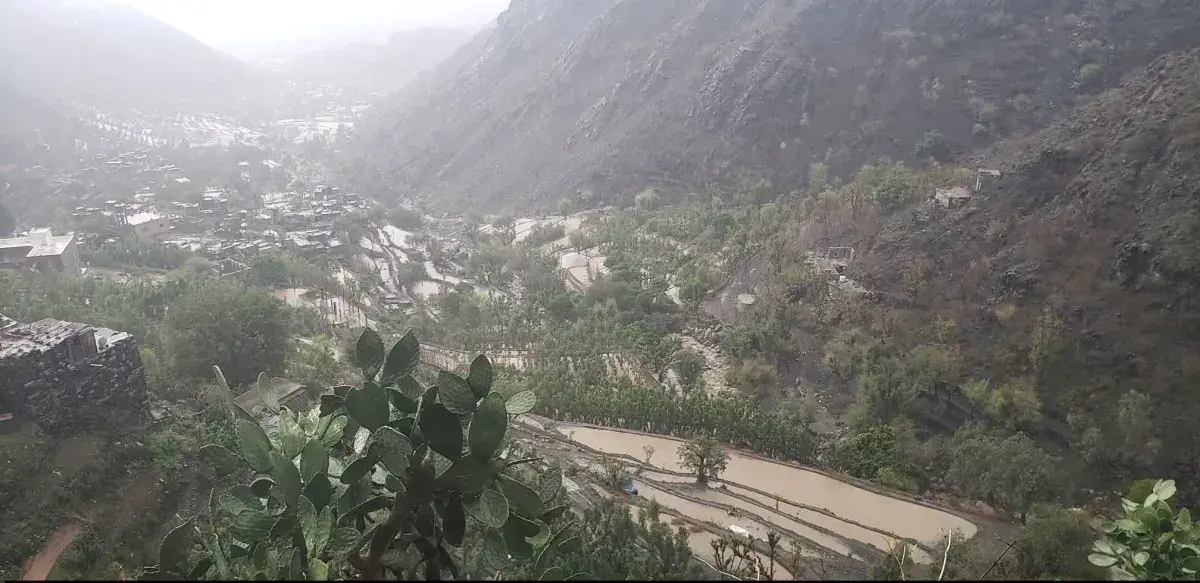 انهيار منزل بتعز بسبب الأمطار يخلف ضحيتين