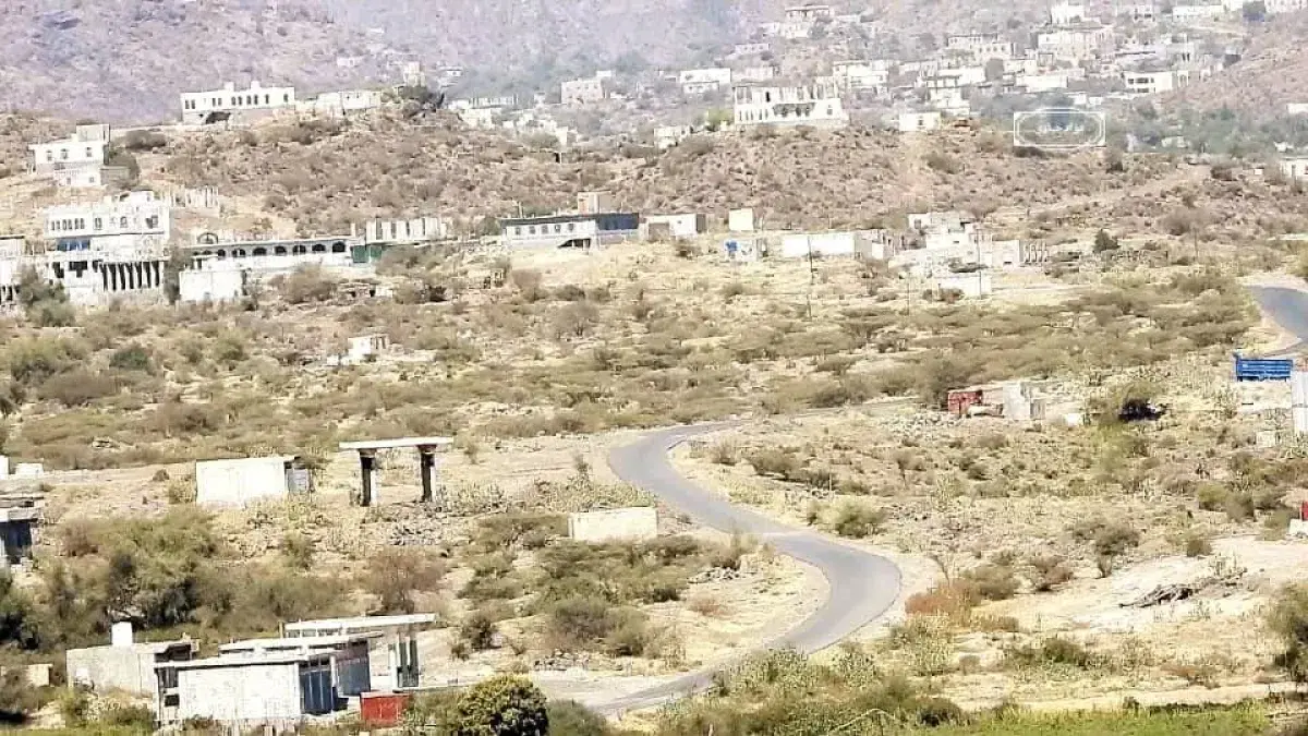 قصف يستهدف مستودعات حوثية